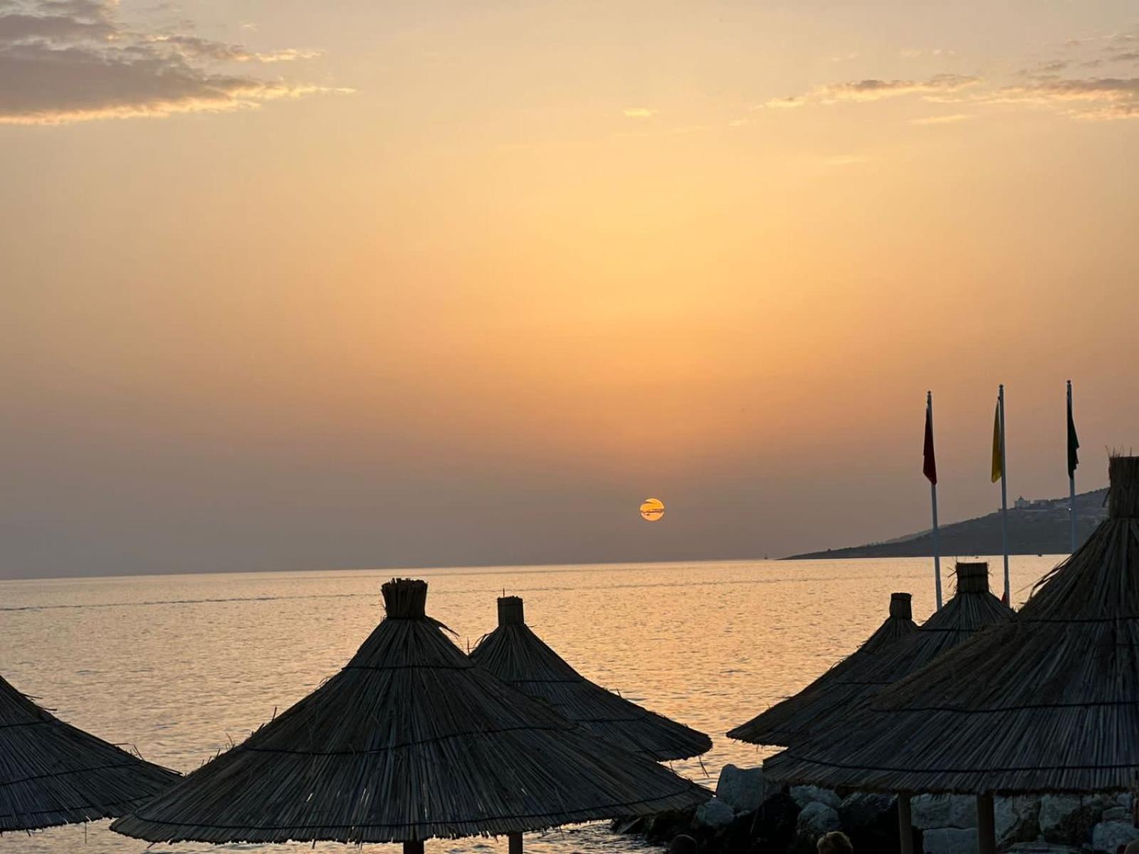 Residence Saranda International Buitenkant foto